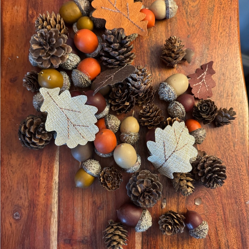 Autumn Leaf and Pinecone Holiday Decor Set